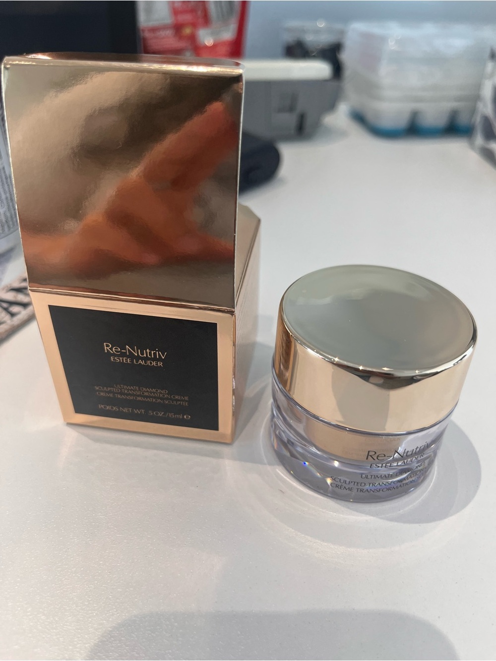 Estee Lauder Re-Nutriv Eye Cream in Gold and Black - Picture 2 of 3